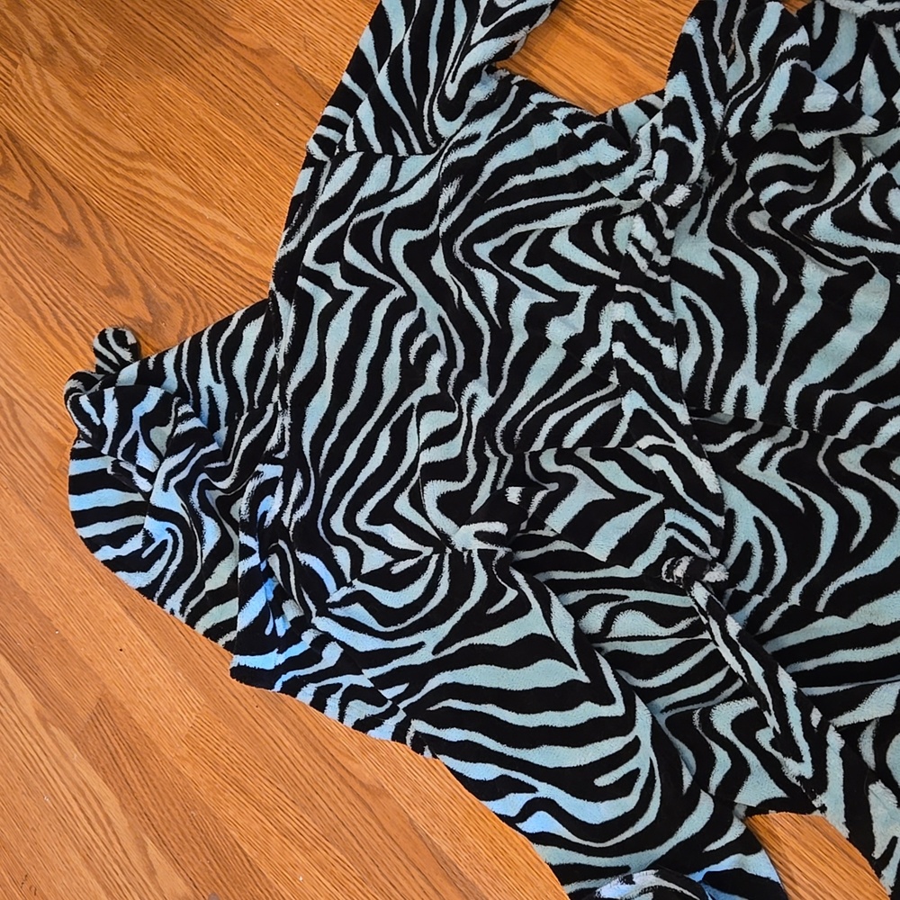 Zebra Robe - Picture 4 of 4